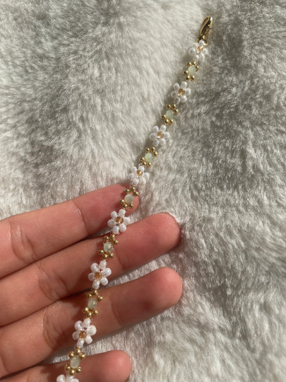 Flower Bracelet with Green Crystal Beads