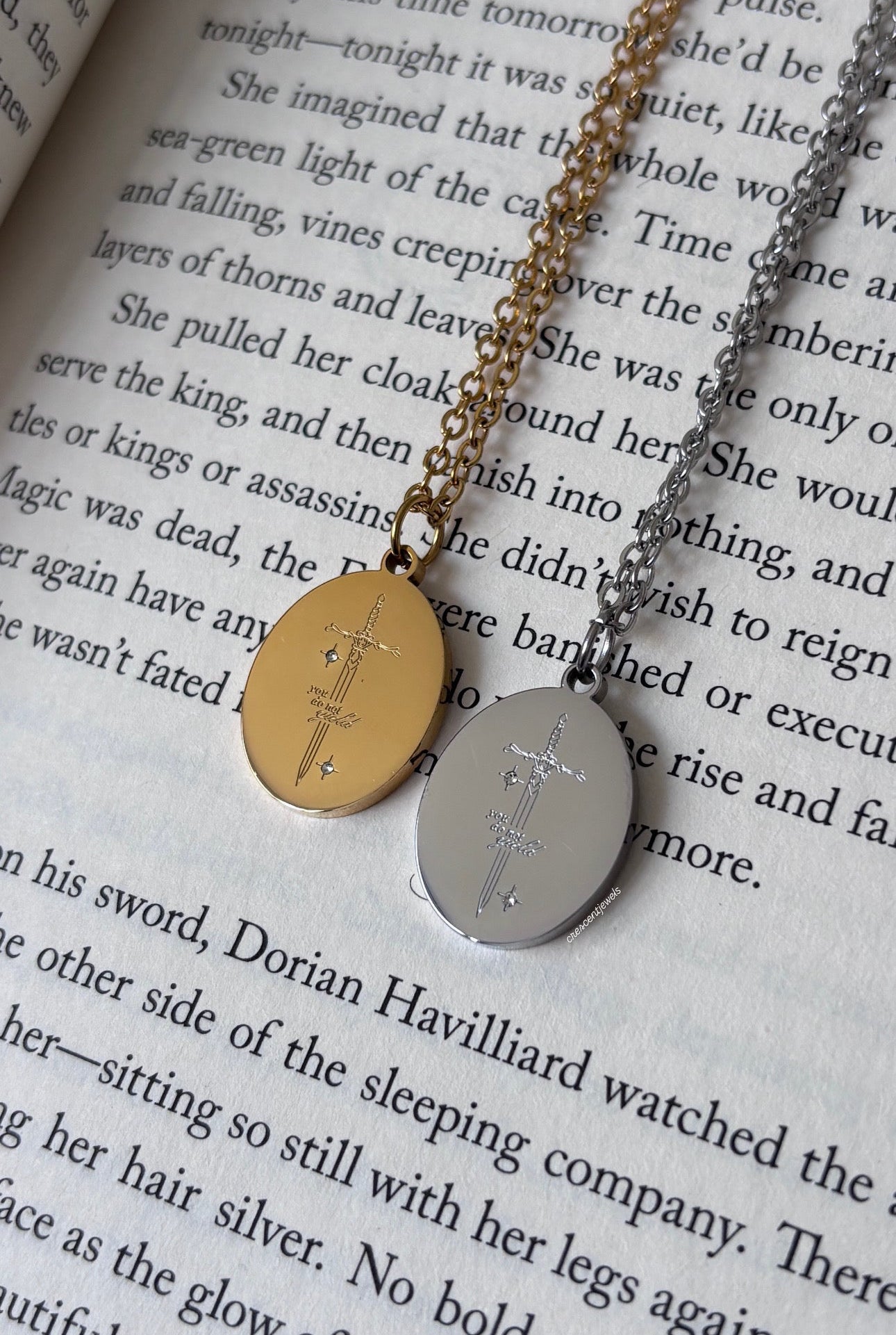‘You Do Not Yield’ inspired Throne of Glass Necklace