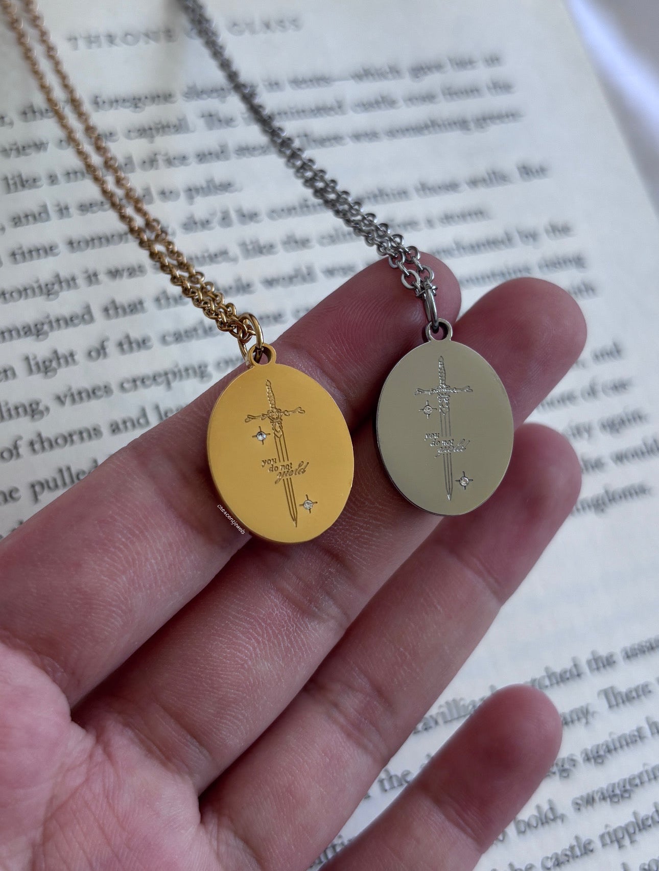 ‘You Do Not Yield’ inspired Throne of Glass Necklace